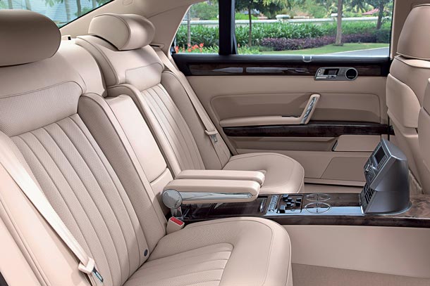 Volkswagen Phaeton LWB saloon