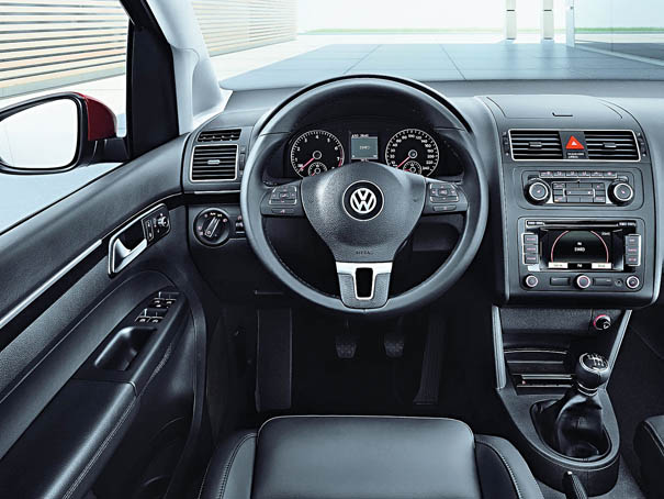 Volkswagen-Touran_face