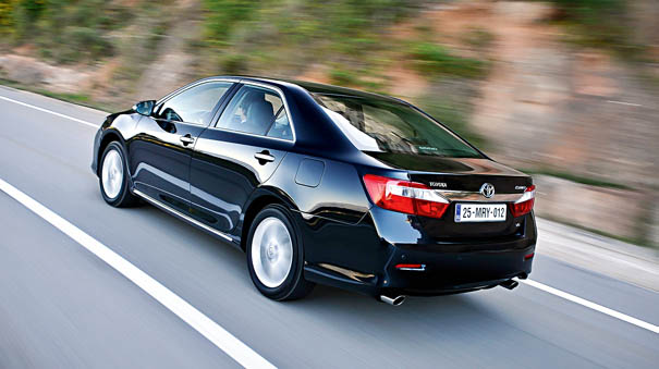 Toyota_camry_zad