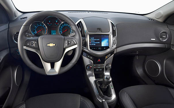 Chevrolet_cruze_station_wagon_salon