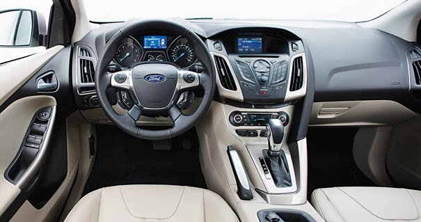 Ford_Focus-Wagon_salon