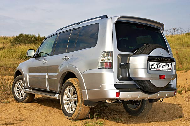 Mitsubishi Pajero zad