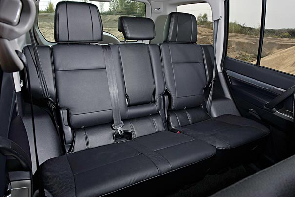 Mitsubishi Pajero salon 2