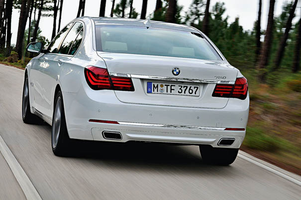 BMW_7-Series_zad