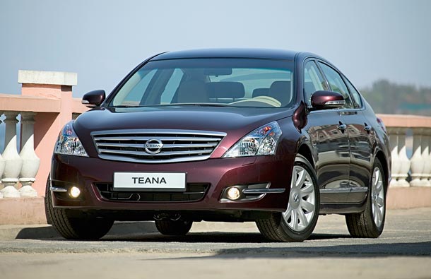 Nissan Teana Front