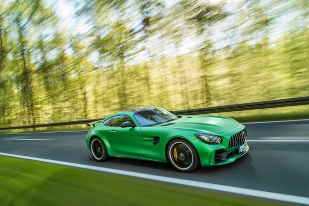 Суперкар Mercedes-AMG GT обзавелся самой мощной и быстрой трековой модификацией R