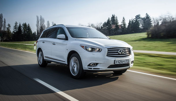 "Infiniti JX": Прямо по курсу
