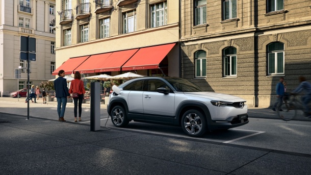 Mazda подключилась к розетке