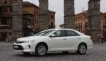 Toyota Camry: говорите тише!