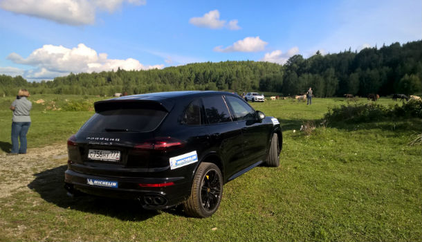 Porsche Cayenne в монгольских степях