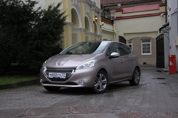"Peugeot 208": теперь и с роботом