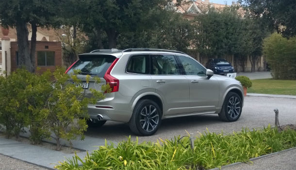 "Volvo XC90": Рояль в кустах