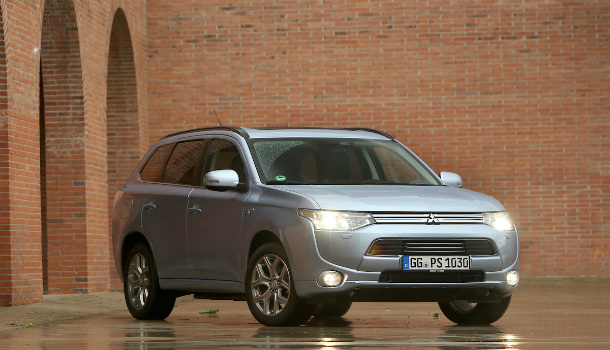 "Mitsubishi Outlander PHEV": электричка для Москвы 