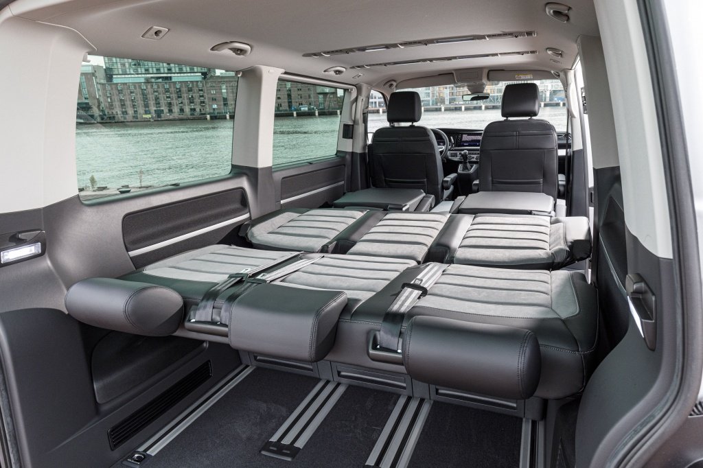 Volkswagen T6.1 Multivan Cruise_(3).jpg