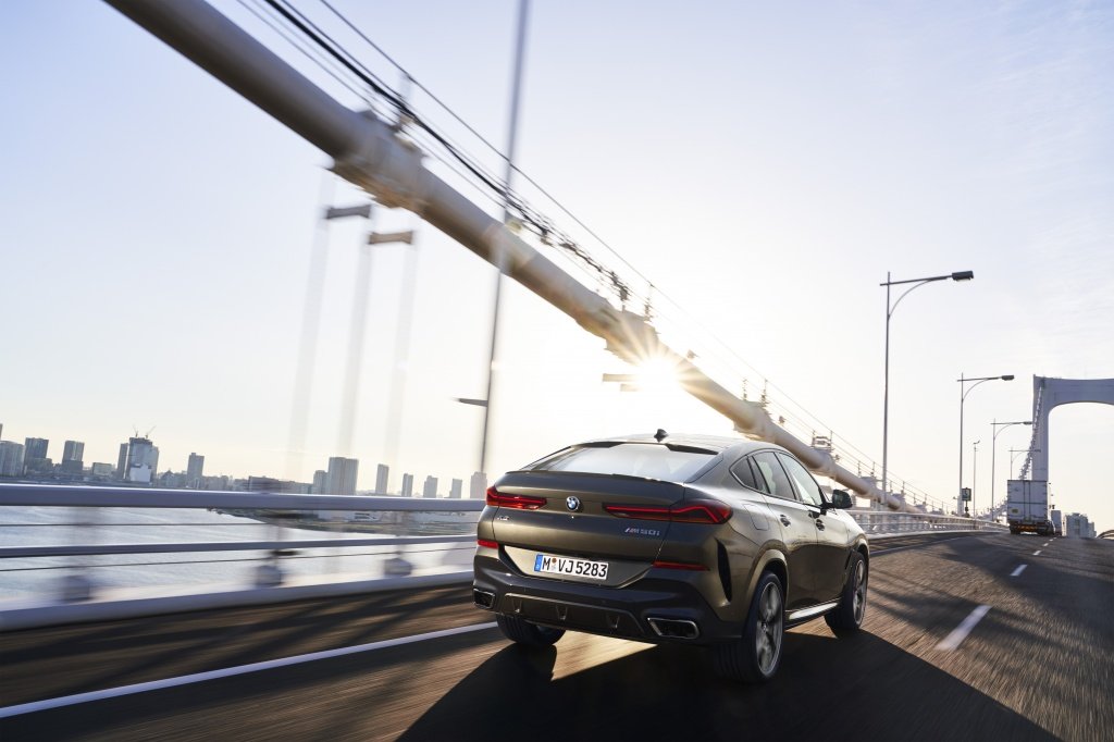 P90356691_highRes_the-new-bmw-x6-drivi.jpg