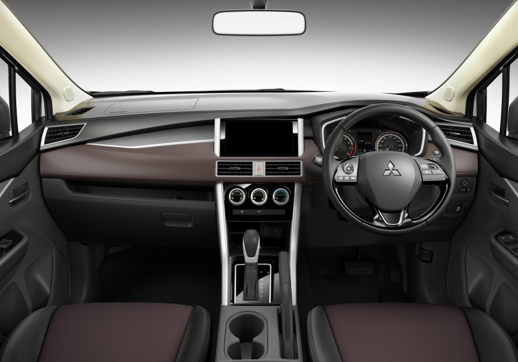 ЗC20XPANDER_SUV_interior.jpeg