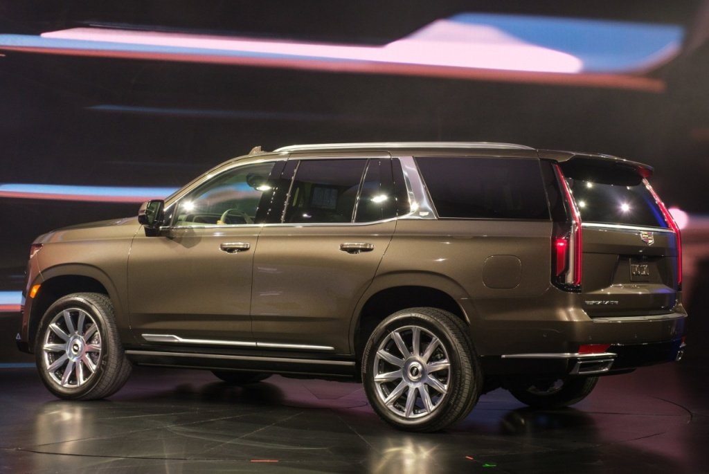 CadillacEscaladeReveal02.jpg