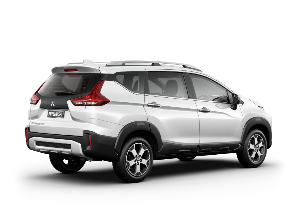 XPANDER_SUV_back.jpeg