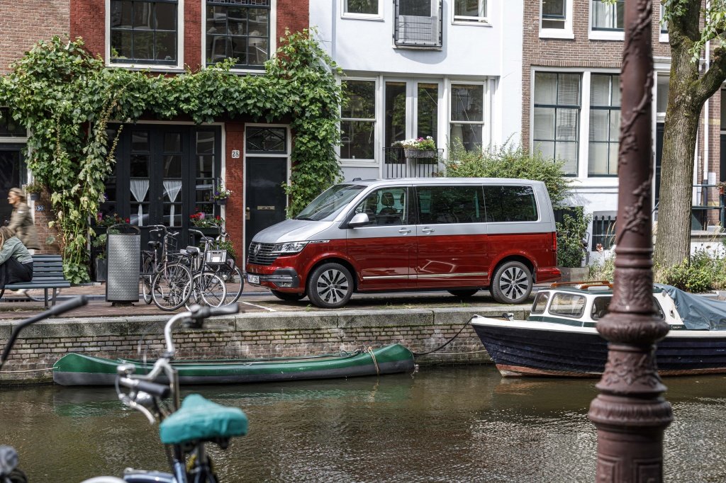 Volkswagen T6.1 Multivan Cruise_(2).jpg