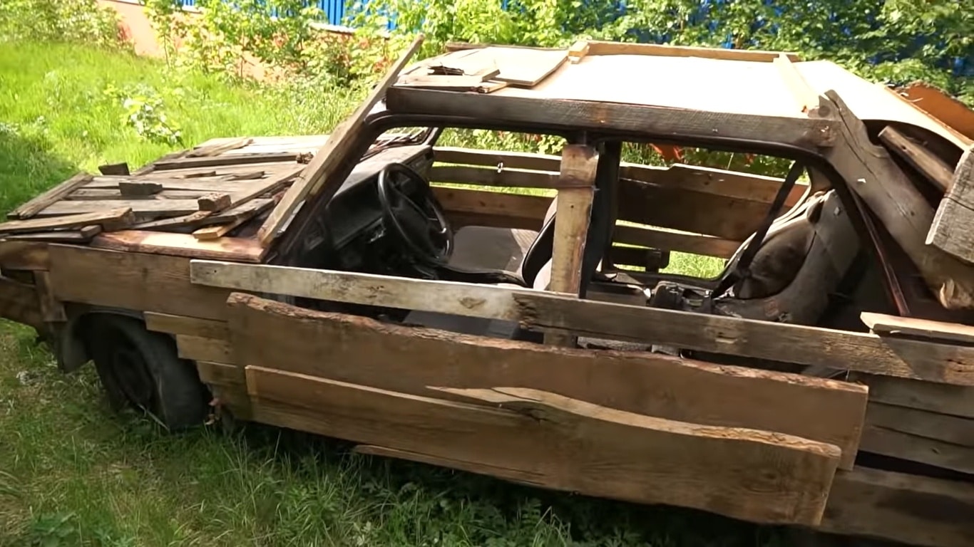 Автомобиль с деревянным кузовом