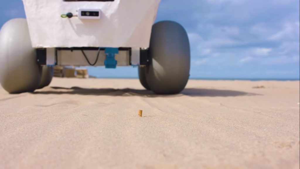 Разработан электромобиль для сбора окурков на пляже