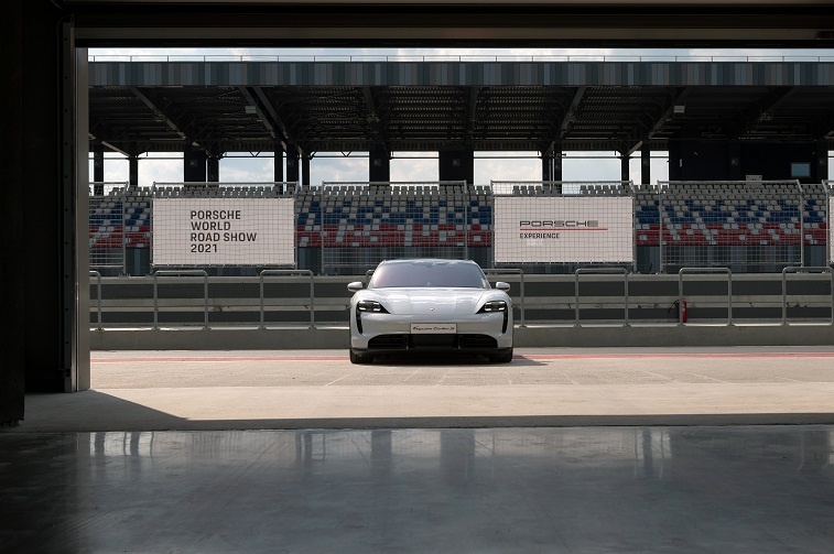 Porsche Taycan Cross Turismo: просвистела