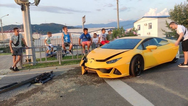 Lamborghini Huracan попал в аварию в Сочи