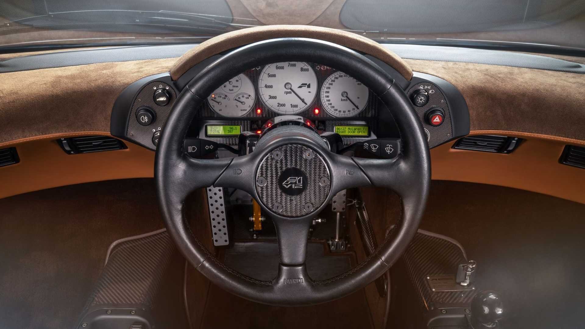 MCLAREN f1 салон