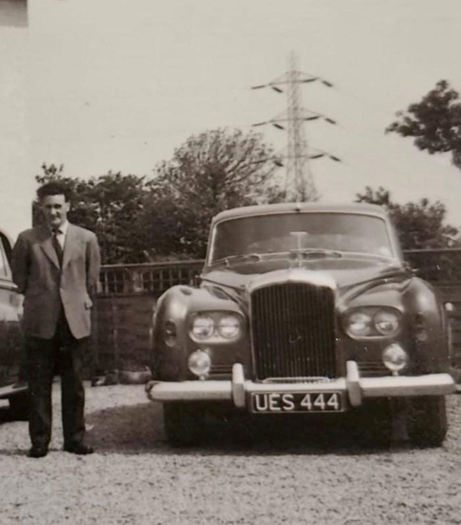 100-летнему британцу подарили Bentley S3, на котором он работал водителем 60 лет назад
