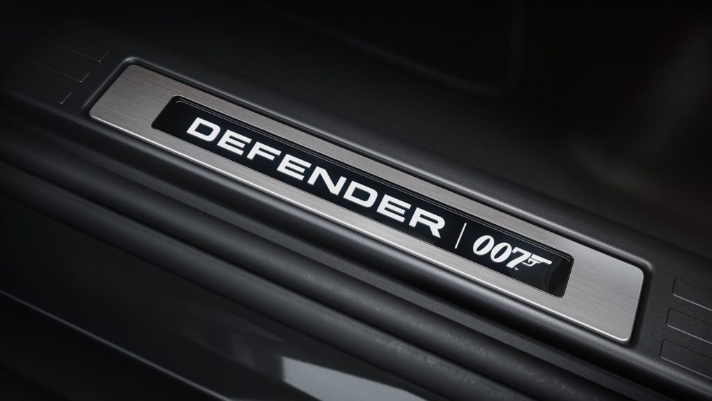 Land Rover представил «шпионский» Defender