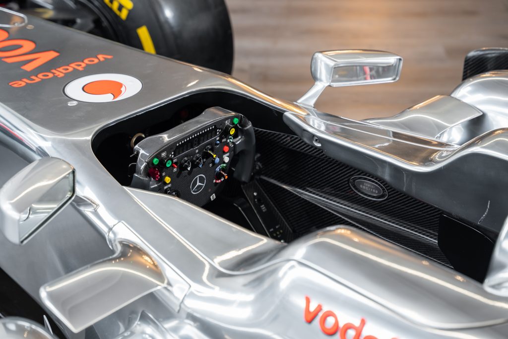 Макет болида McLaren MP4-26 продали за 21,8 миллиона рублей