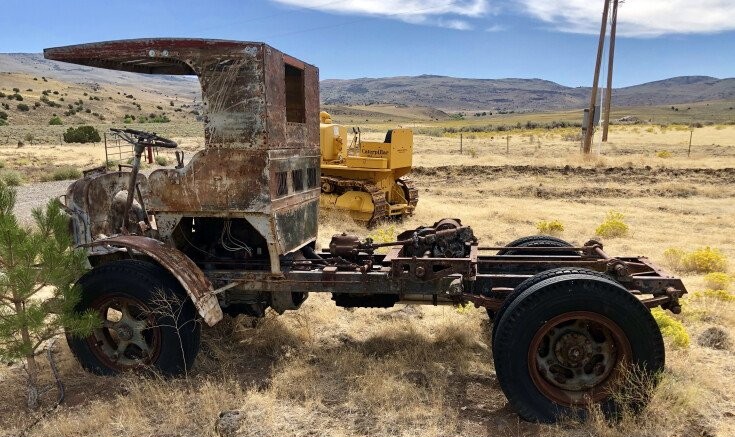 В США предлагают купить 100-летний ржавый грузовик за 30 тысяч долларов