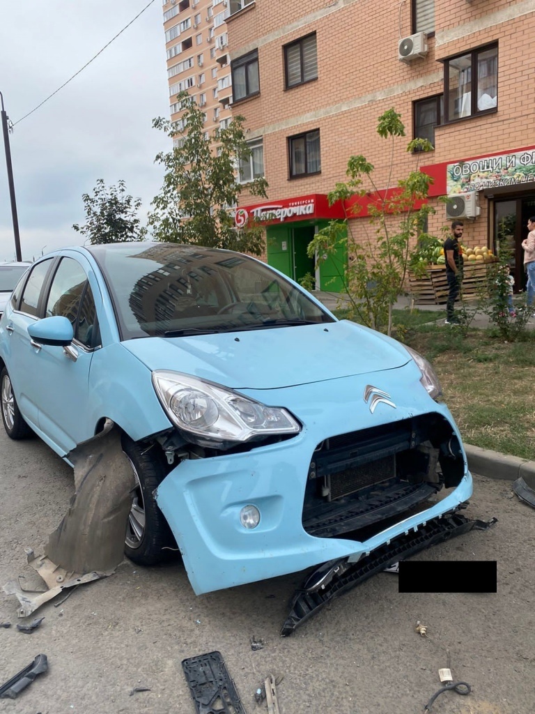 В Ростове-на-Дону Citroen C3 пострадал от стаи бездомных собак,  попытавшихся поймать кошку - Автомобильное издание Клаксон. Citroen.  Citroen C3. Новости. Новости сегодня. Последние новости.