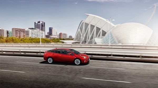 Toyota Prius: гибридный боец