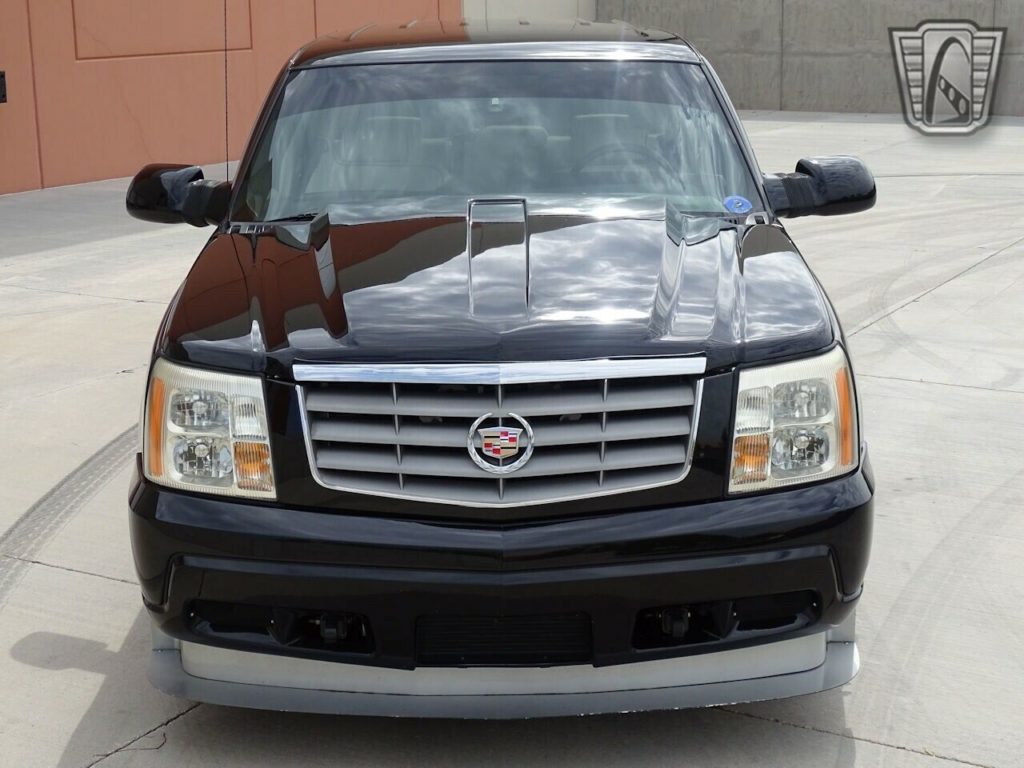 В США продается Chevrolet Silverado, переделанный в Cadillac