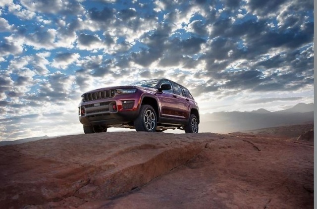 Jeep показал Grand Cherokee 2022-го модельного года
