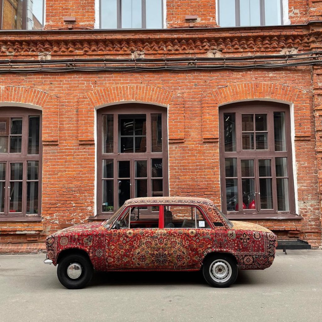 Кузов ВАЗ-2101 покрыли настоящим ковром - Автомобильное издание Клаксон. ВАЗ.  ВАЗ-2101. Новости. Новости сегодня. Последние новости.