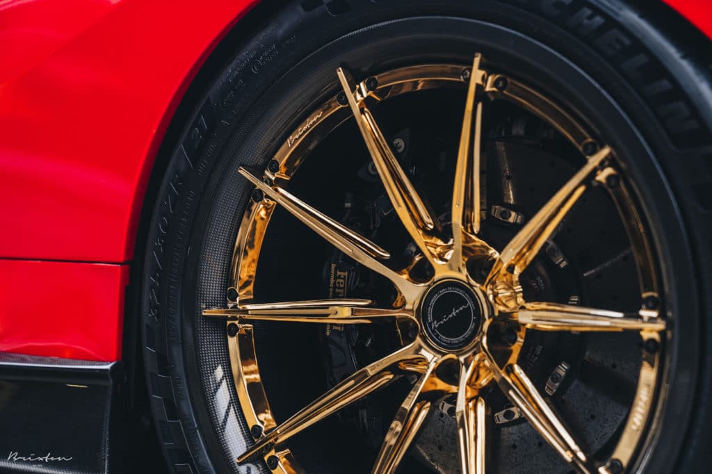Ferrari F8 Tributo получил золотые колеса