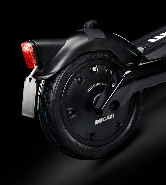 Ducati выпустила свой самый технологичный электросамокат