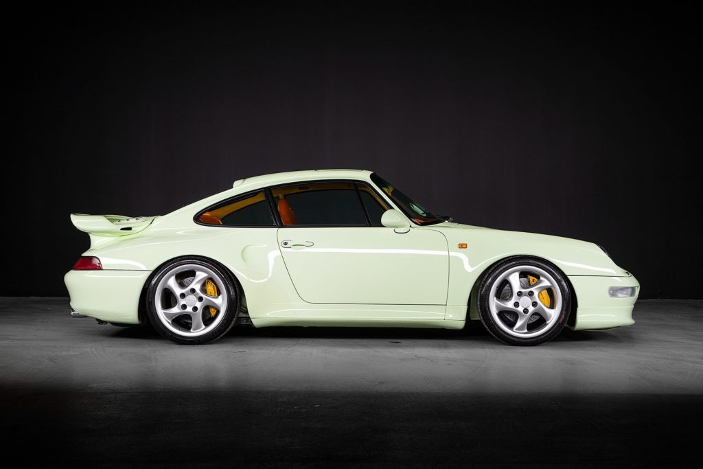 На продажу выставлен необычный Porsche 911 Turbo S шейха Кувейта