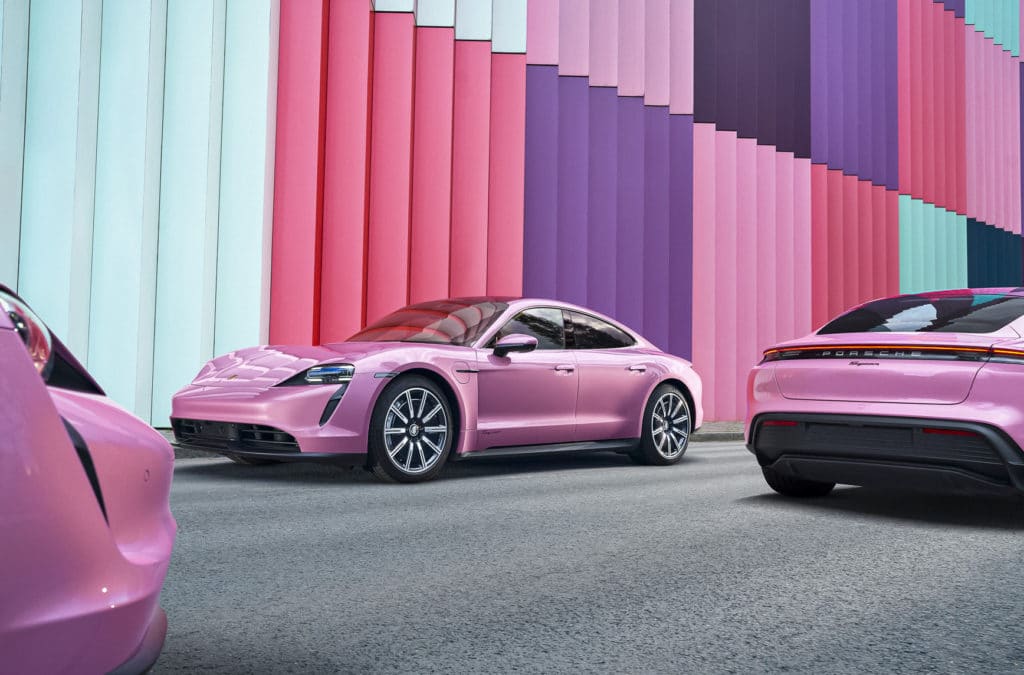 Porsche Taycan в розовом цвете