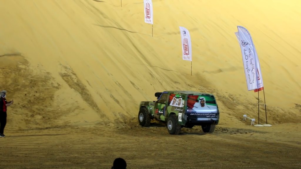 В ОАЭ прошли ежегодные соревнования по песчаному дрэг-рейсингу