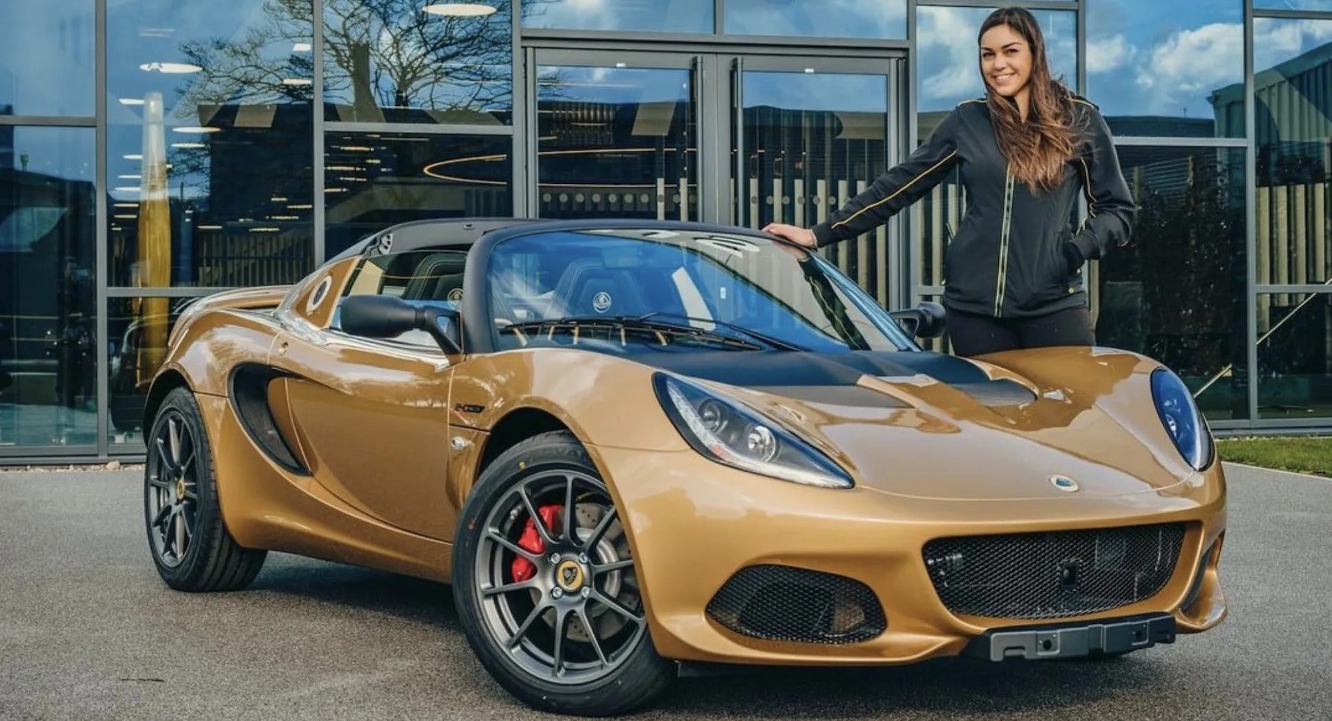 Последний Lotus Elise для продажи получила подарившая имя спорткару девушка  - Автомобильное издание Клаксон. Lotus. Lotus Elise. Новости. Новости  сегодня. Последние новости.