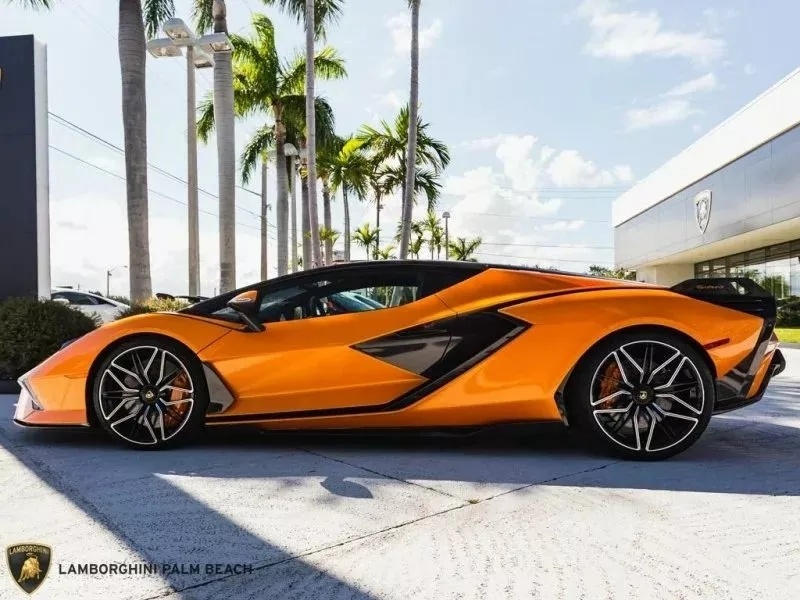 Lamborghini Sian FKP 37 продается на полмиллиона долларов дешевле начальной цены
