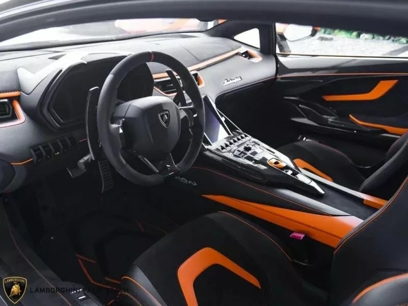 Lamborghini Sian FKP 37 продается на полмиллиона долларов дешевле начальной цены