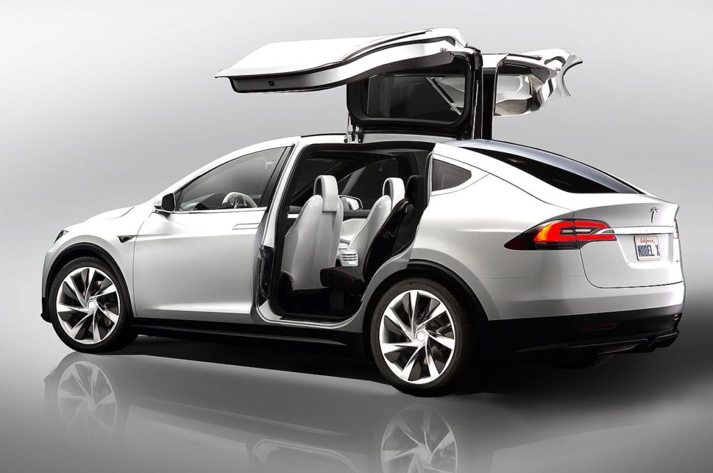Tesla отзывает 363 тысячи электромобилей с полным автопилотом