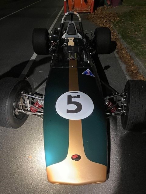 В Австралии угонщики классического гоночного автомобиля Brabham BT21 не смогли справится с его механической коробкой передач