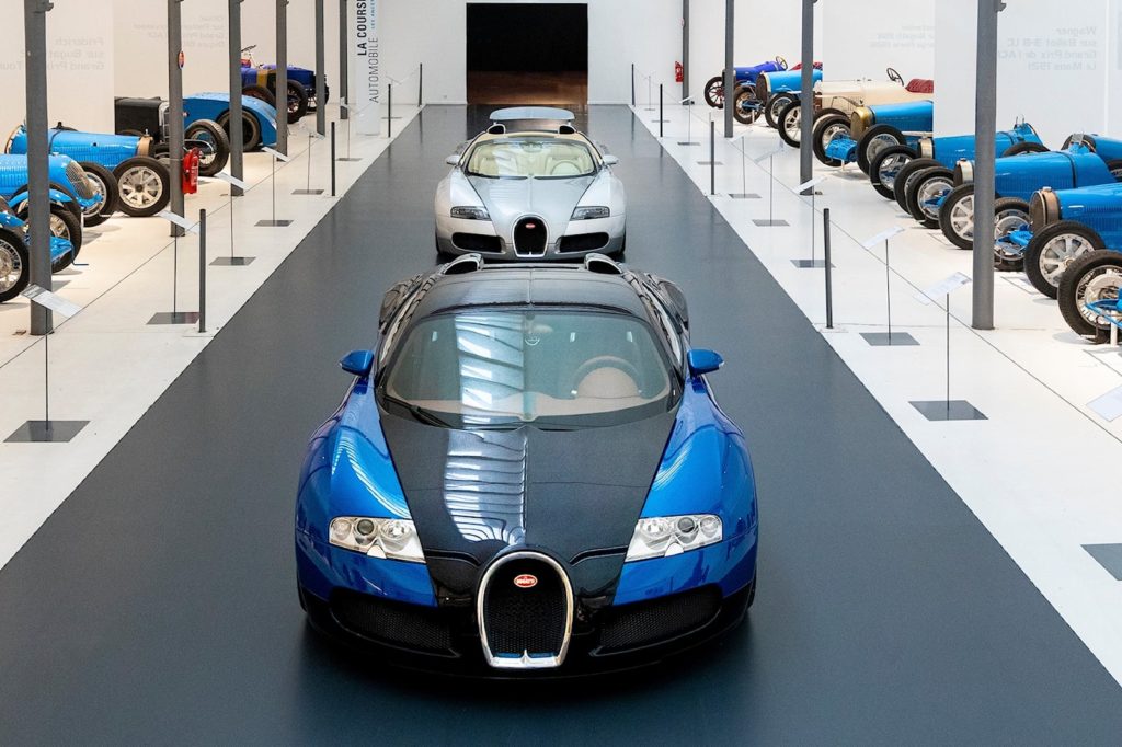 Bugatti полностью отреставрировала два Veyron