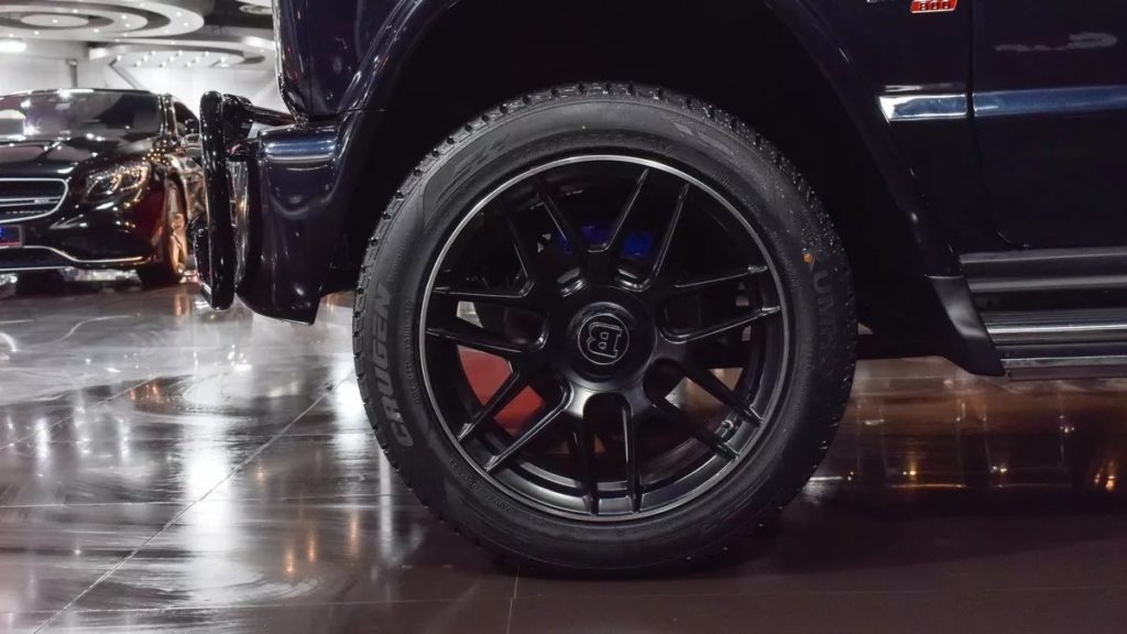 В Дубае Suzuki Jimny в стиле Brabus G-класса продается за 3,4 миллиона рублей