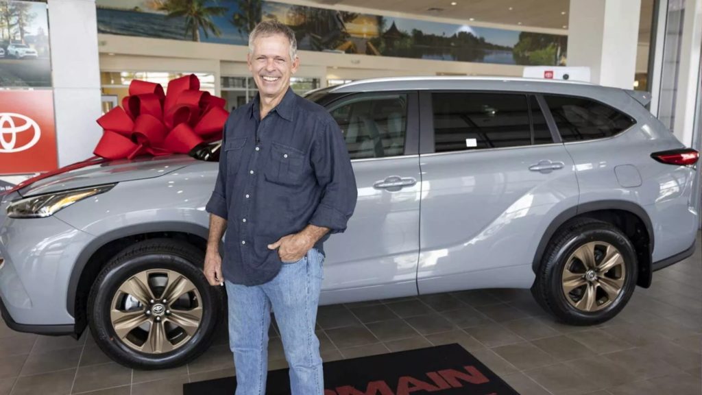 Владелец Toyota Highlander Hybrid, проехавший миллион миль, получил новый автомобиль